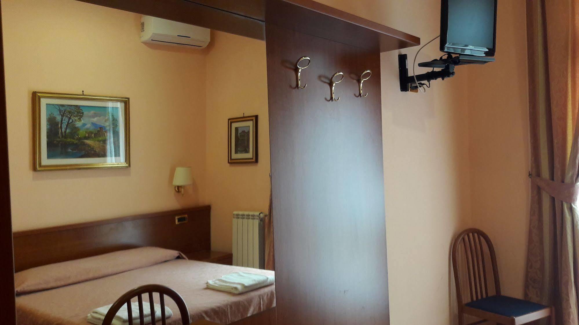 Hotel Aristotele Rzym Zewnętrze zdjęcie